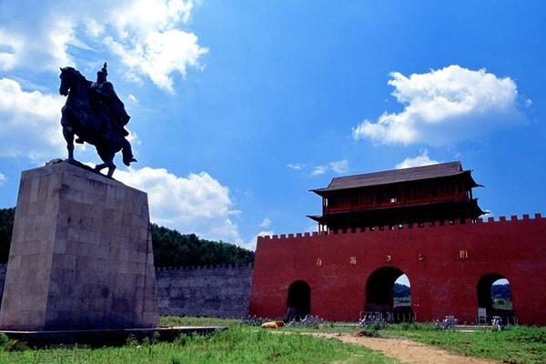 清朝第一个皇帝是谁