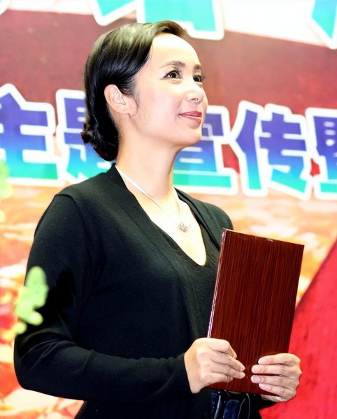 蒋雯丽个人简历