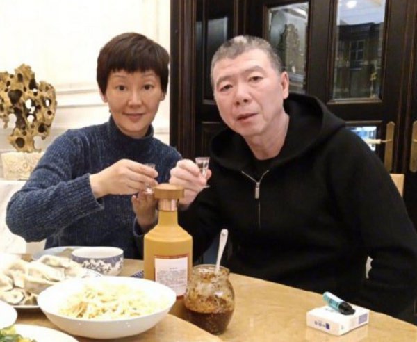 演员徐帆结了几次婚