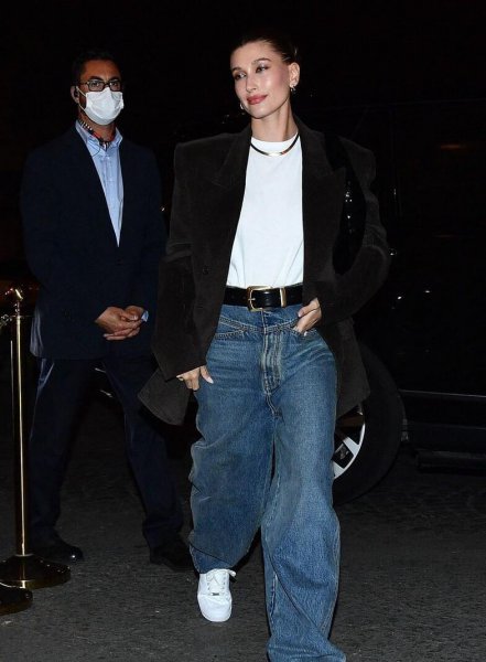 牛仔阔腿裤的最佳搭配