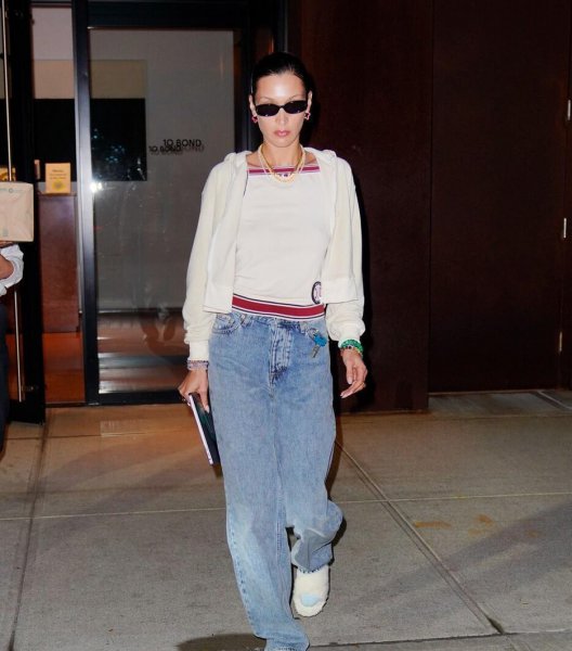 牛仔阔腿裤的最佳搭配