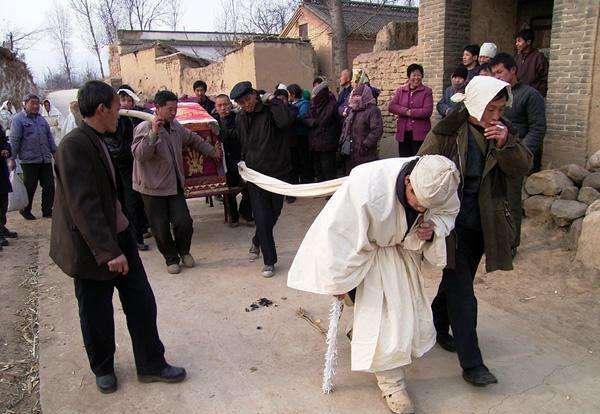 红事遇到白事怎么办谁让路