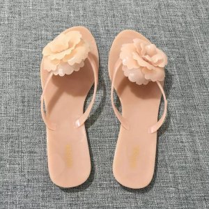 拖鞋为什么像屎一样臭 拖鞋有臭味怎么处理最有效