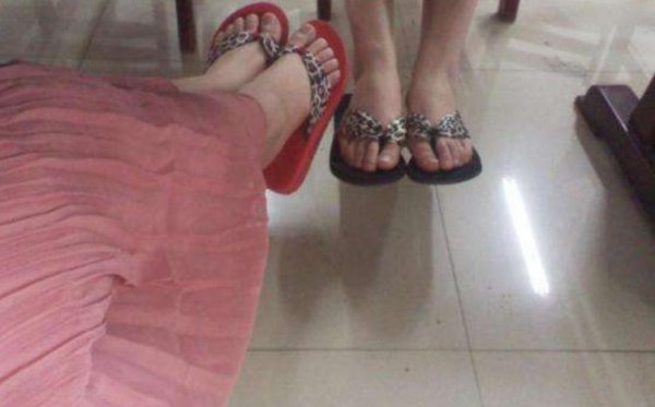 拖鞋为什么像屎一样臭