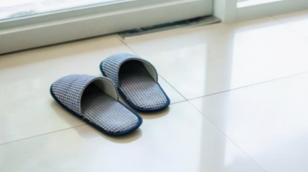 拖鞋为什么像屎一样臭