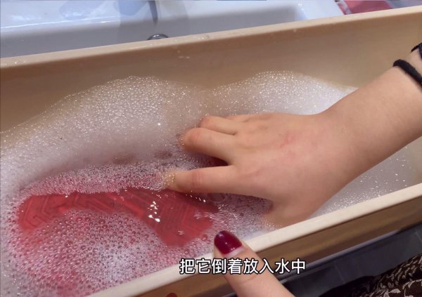 拖鞋为什么像屎一样臭