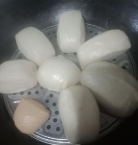 为什么蒸馒头一揭锅盖就缩了 蒸馒头时开锅就回缩的原因