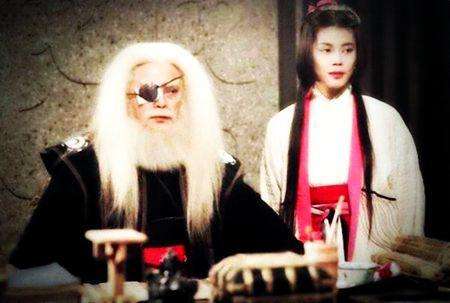 笑傲江湖中东方不败的师傅是谁