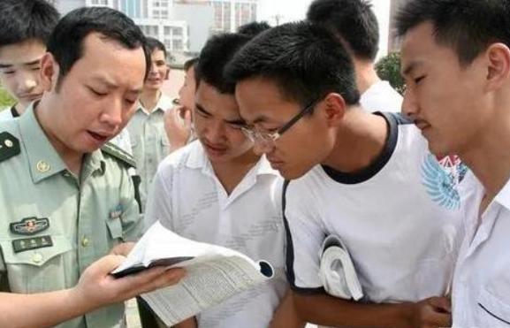 体育生300分考军校合格吗