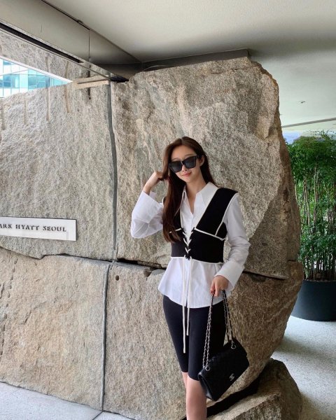 衬衣怎么搭配下身好看