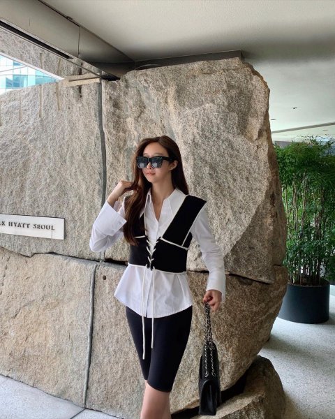 衬衣怎么搭配下身好看