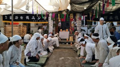 白事鞠躬三个还是4个 丧事磕头是遵循神三鬼四的说法吗