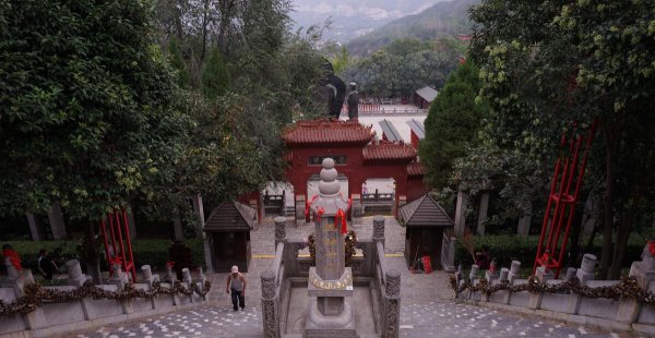 河南烧香最灵的地方