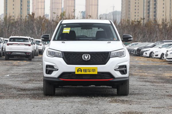 白色新车刮的露黑了要多少钱