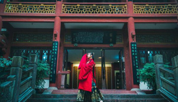 家里给祖先上香一般上几根香