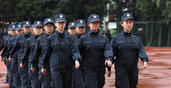 从长远看军校好还是警校好