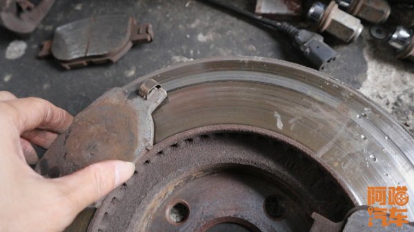 刹车片多久换一次安全