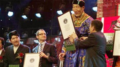 现在中国第一高人是谁简介 中国第一男巨人现状如何