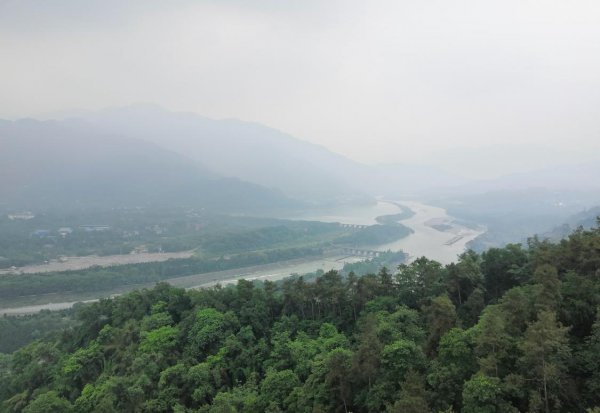 成都和重庆哪个城市更适合居住生活