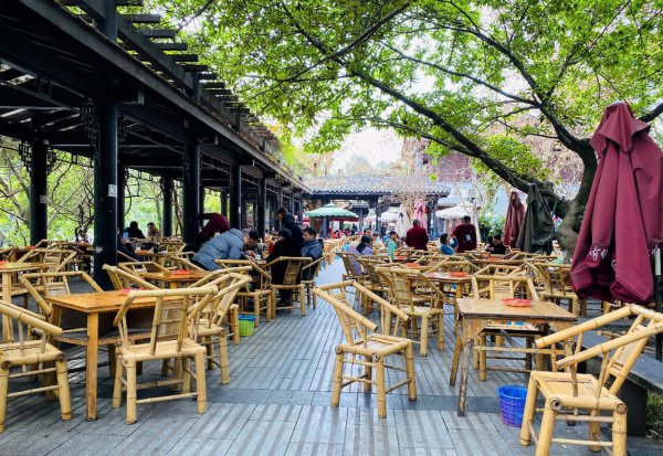 成都和重庆哪个城市更适合居住生活