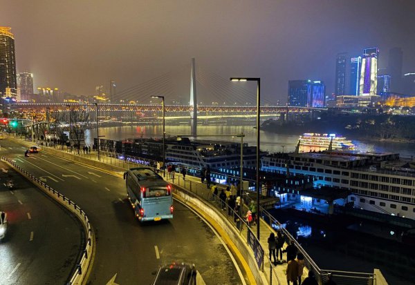 成都和重庆哪个城市更适合居住生活