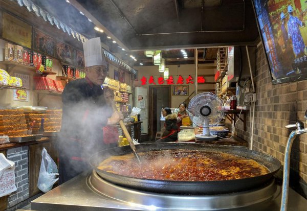 成都和重庆哪个城市更适合居住生活