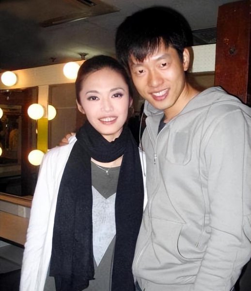 凌潇肃和姚晨怎么回事