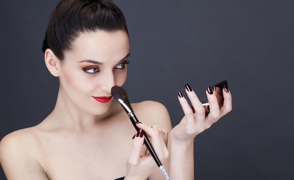 粉饼和粉底液一样吗