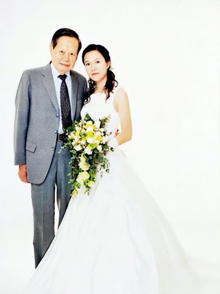 翁帆和杨振宁结婚时多少岁数