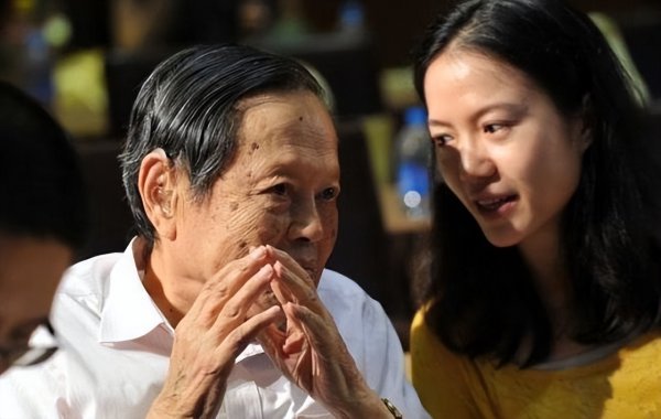 翁帆和杨振宁结婚时多少岁数