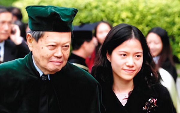 翁帆和杨振宁结婚时多少岁数