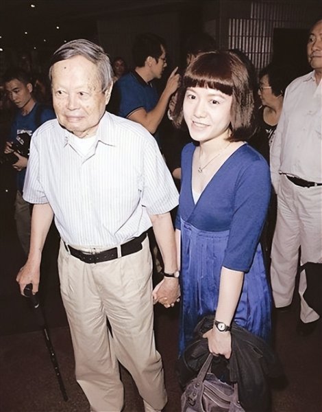 翁帆和杨振宁结婚时多少岁数