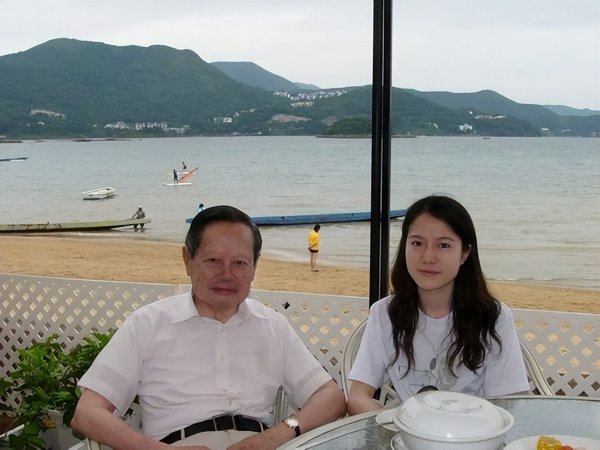 翁帆和杨振宁结婚时多少岁数