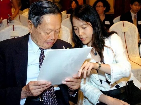 翁帆和杨振宁结婚时多少岁数