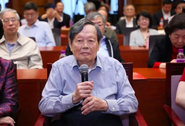 翁帆和杨振宁结婚时多少岁数