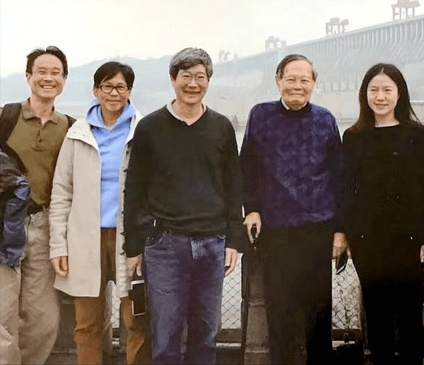 翁帆和杨振宁结婚时多少岁数