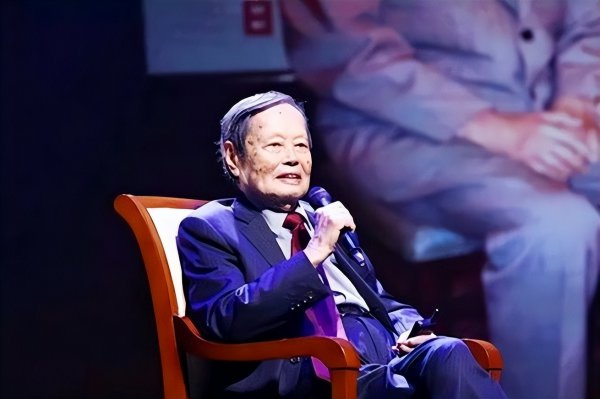 翁帆和杨振宁结婚时多少岁数