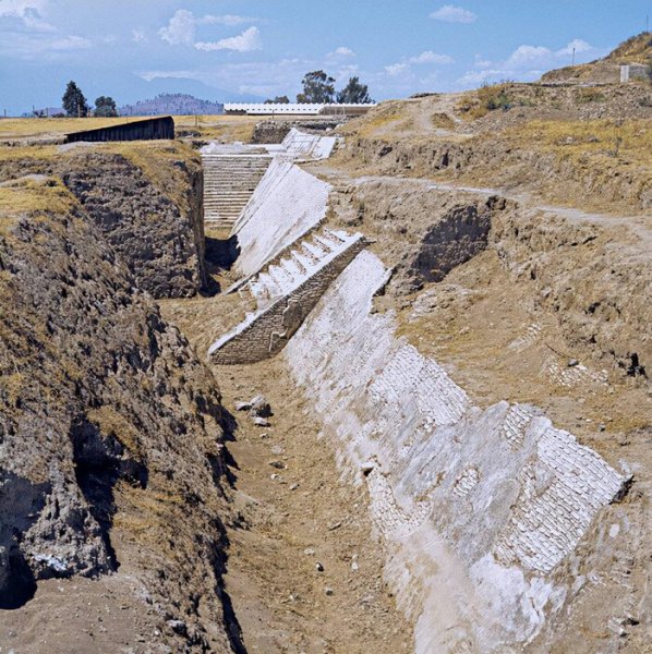 世界上最大的金字塔是哪个