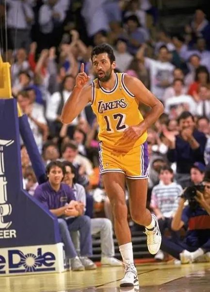 nba12号球衣的球星是谁