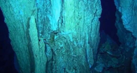 马里亚纳海沟在哪个地方