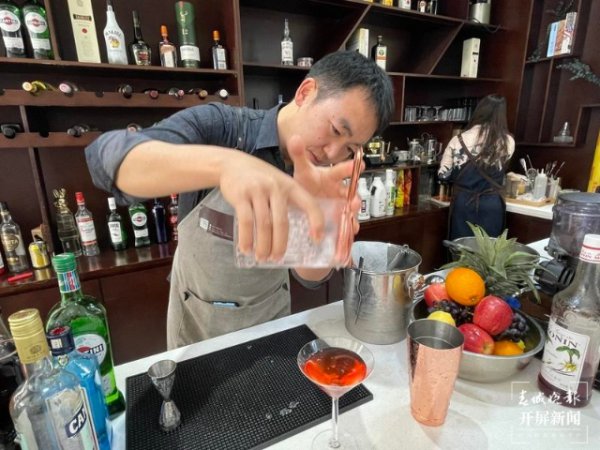 调酒师多少钱一个月工资