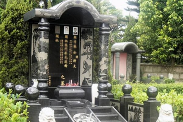 墓碑上刻子孙名字禁忌