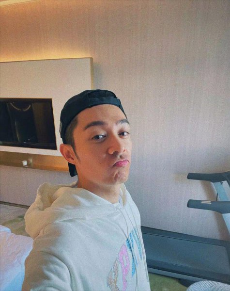 周柏豪是洗米华什么人