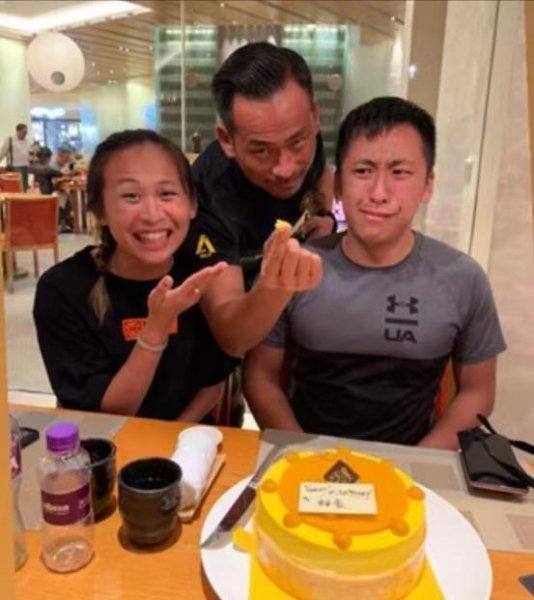 周柏豪是洗米华什么人