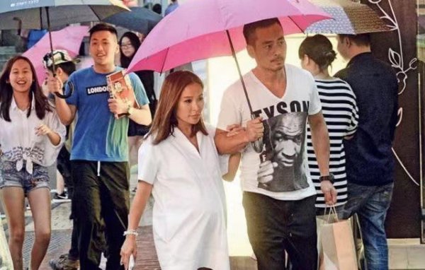 周柏豪是洗米华什么人