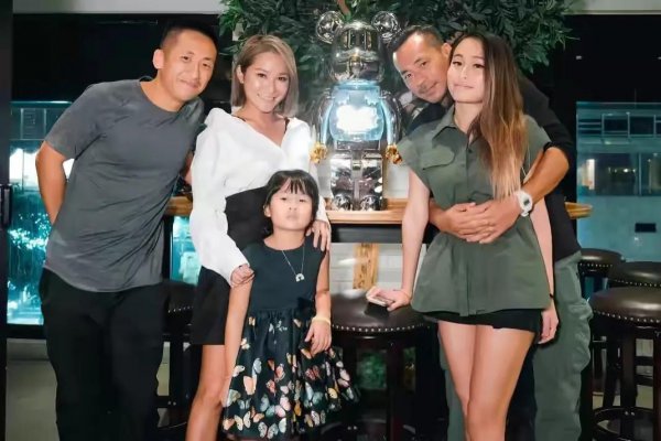 周柏豪是洗米华什么人