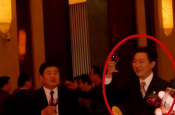 董卿最近出什么事了