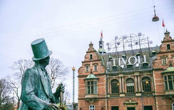 安徒生童话是哪个国家的