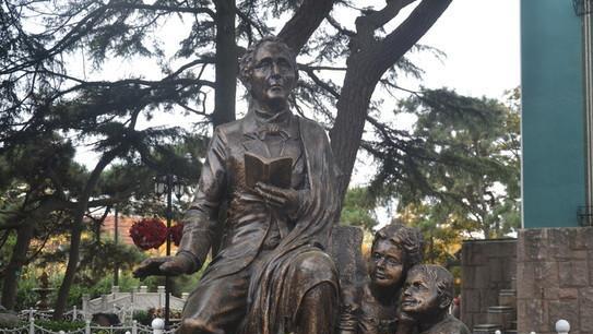 安徒生童话是哪个国家的