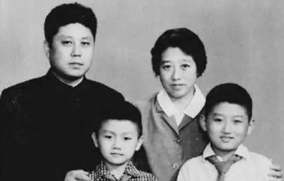 王朔个人资料简介 作家王朔出生年月及家世情况介绍